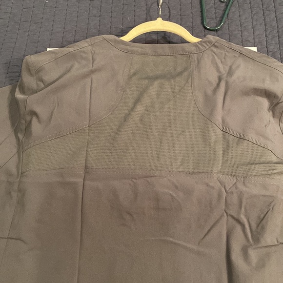 Womens XXL scrub tops NWT - Picture 2 of 5